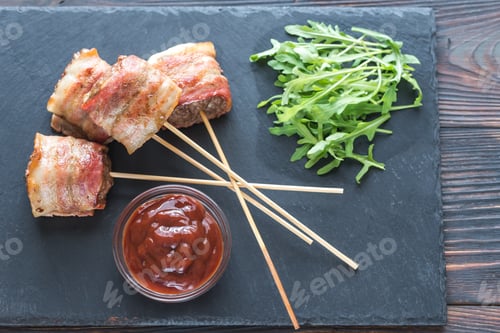 Preview: Bacon-wrapped beef skewers