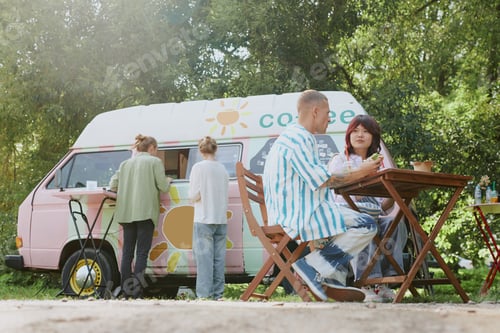 Preview: Food Truck with Customers in Park