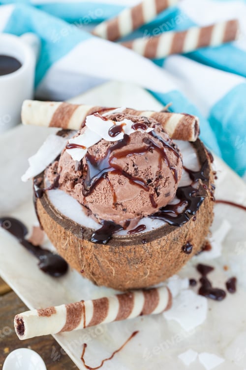 Preview: Ice cream in coconut