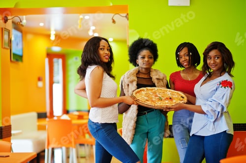 Preview: Bright pizzeria