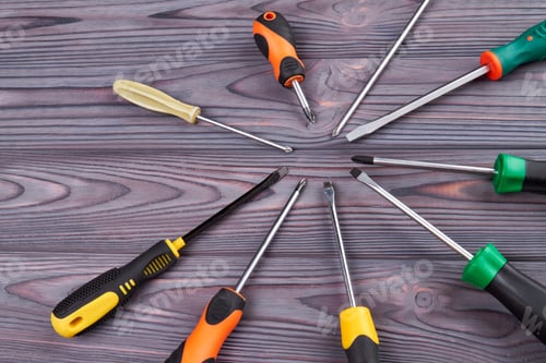 Preview: Varoius screwdrivers arranged in a circle.