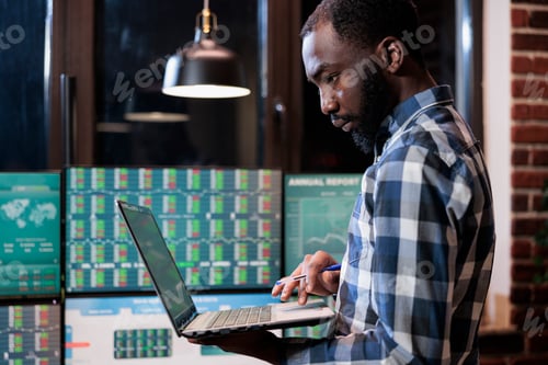 Preview: Forex trading agency agent with laptop predicting market trend using financial analysis and capital