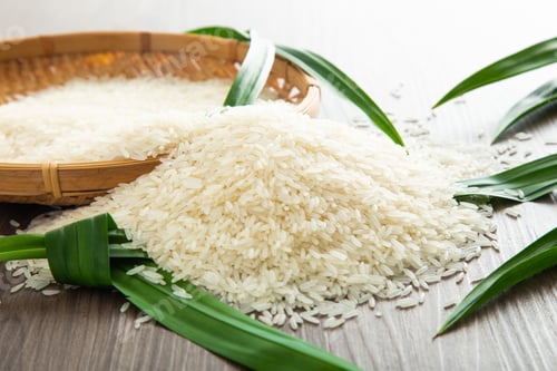 Preview: Raw rice with Aromatic Pandan on wooden background