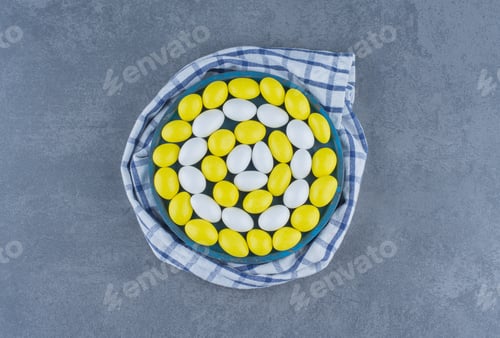 Preview: Delectable gums in the bowl on the towel, on the marble background
