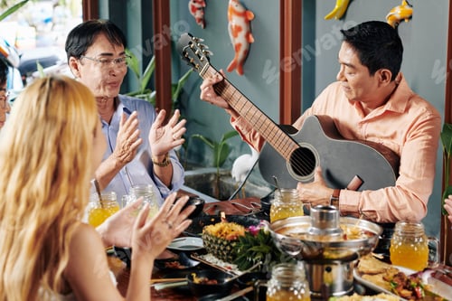 Preview: People clapping to friend playing guitar