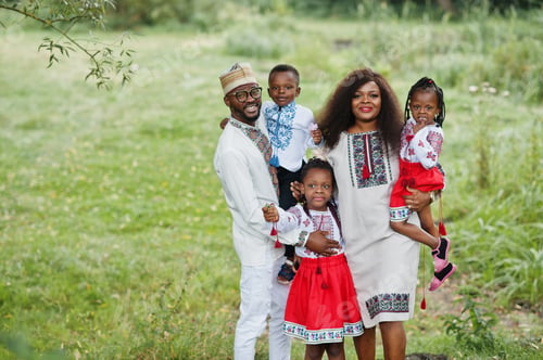 Preview: African family in traditional clothes