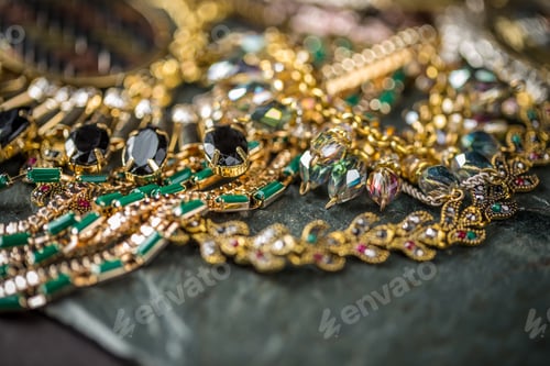 Preview: Fashionable women's jewelry