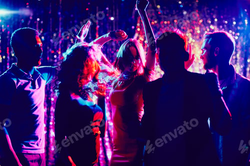 Preview: Friends dancing