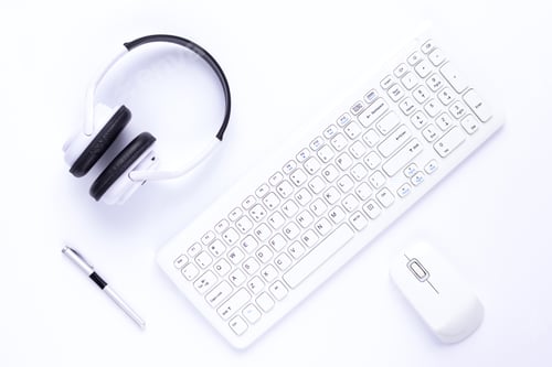 Preview: Computer keyboard and mouse on white background. White headphones and pen