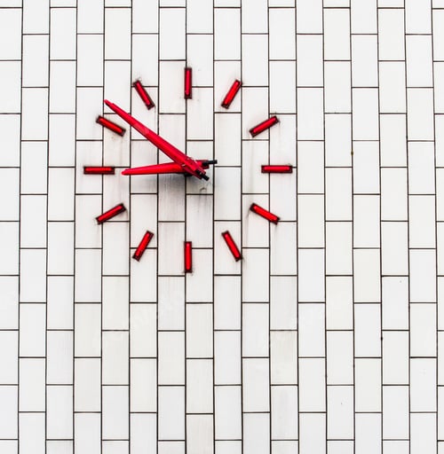Preview: Red clock on a white brick wall