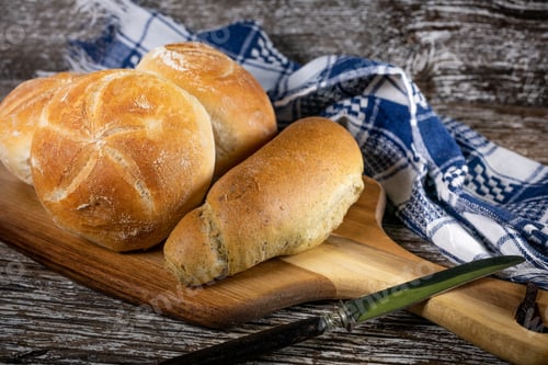 Preview: Fresh bread for breakfast.