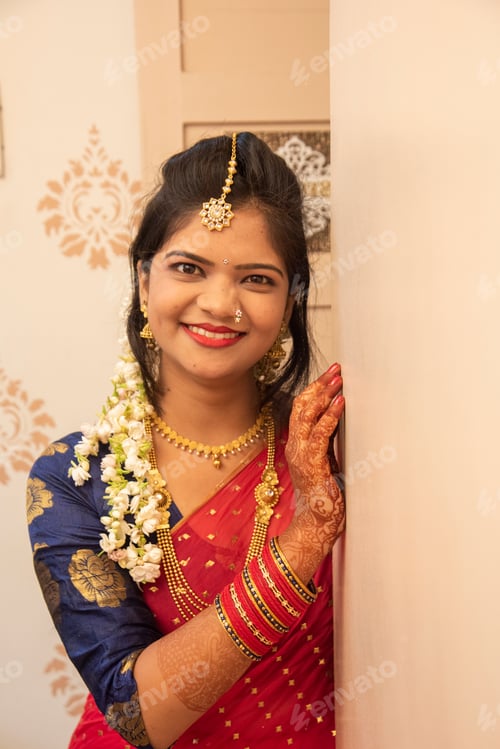Preview: Indian bride wearing traditional clothes in marriage ceremony.