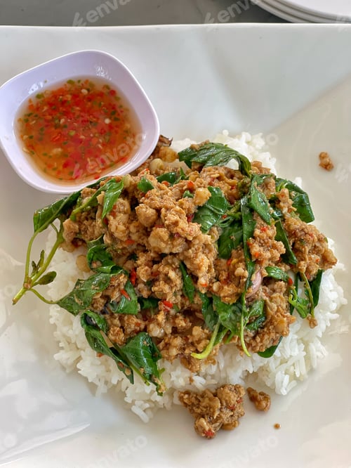 Preview: Rice topped with stir-fried pork and basil, Rice topped with stir fried minced pork and basil with F