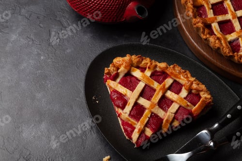 Preview: Sweet raspberry and strawberry jam cake
