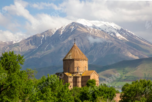Preview: Van Lake. The Armenian Cathedral Church of the Holy Cross - Akdamar - Ahtamara - Turkey