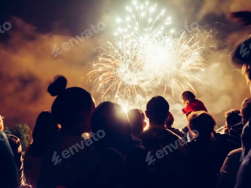 Preview: Crowd watching fireworks