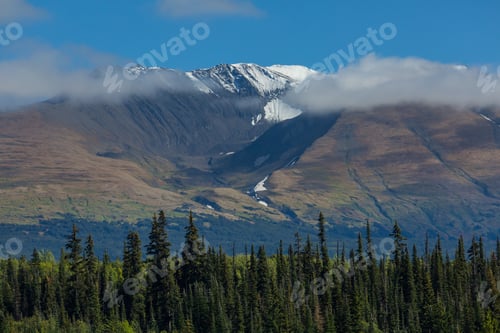Preview: Mountains in Canada