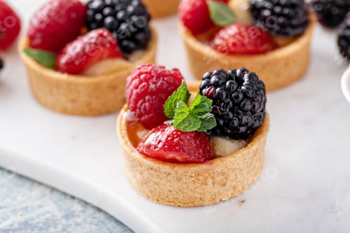 Preview: Fresh berries tartlets with custard filling and mint