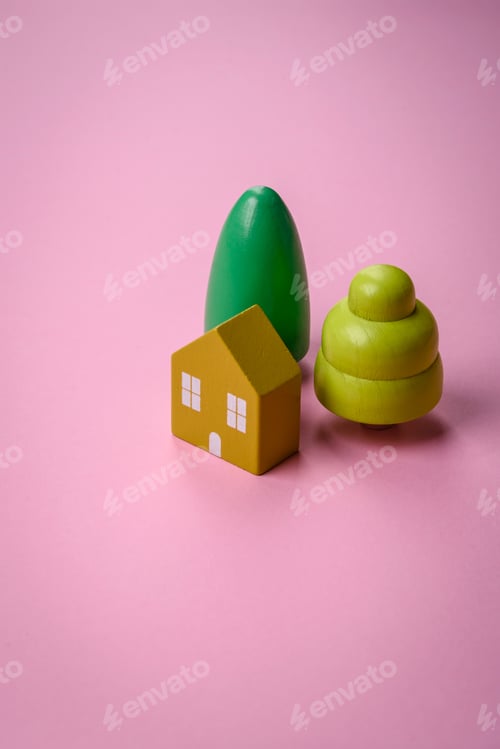 Preview: A small wooden house and keys as an idea for investing in your own home