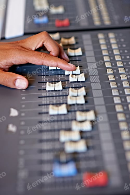 Preview: Adjusting the volume on a mix