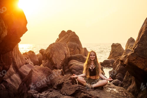 Preview: stylish redheaded chestnut blonde young girl in indie bohemian bo-ho style