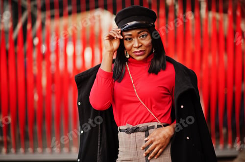 Preview: African american fashion girl in newsboy cap
