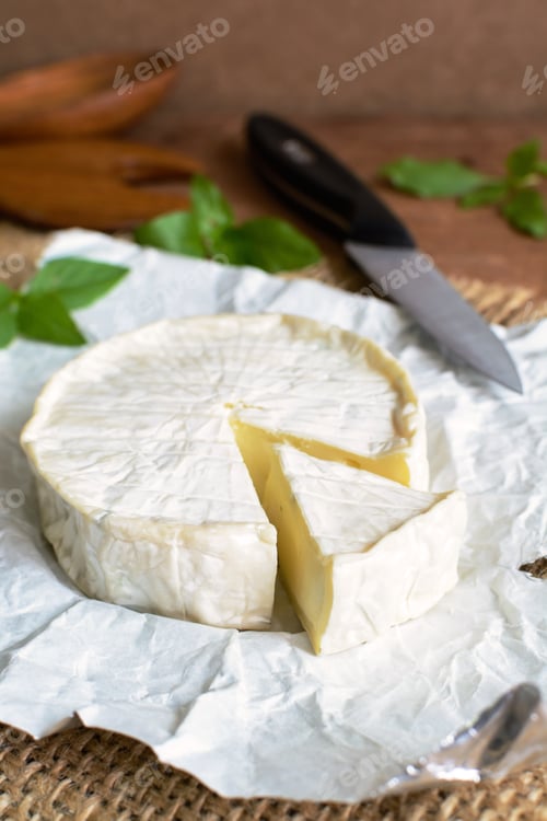 Preview: Cheese wheel on wooden table