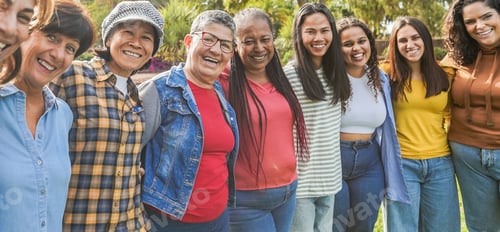Preview: Multi generational women smiling in front of camera
