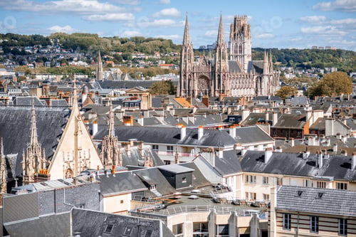 Preview: Aerial cityscape view of Rouen, France