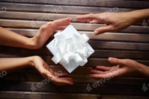 Preview: White gift