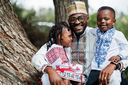 Preview: African family in traditional clothes