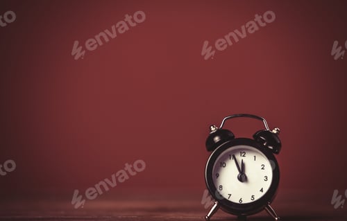 Preview: Retro alarm clock on a table.