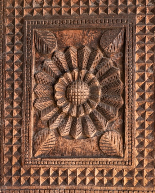Preview: Traditional wood carvings of Embekka Devalaya
