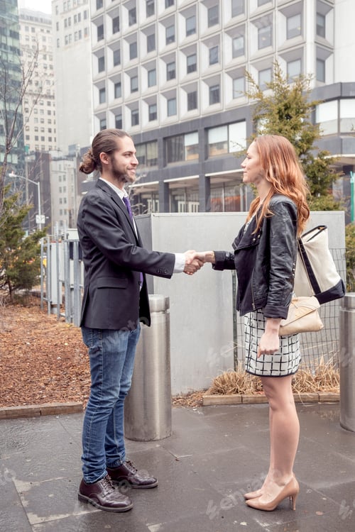 Preview: Business people shaking hands, New York, USA