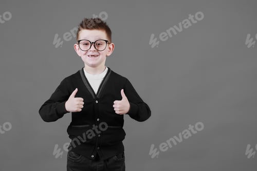 Preview: Enthusiastic Boy with Thumbs Up in Studio