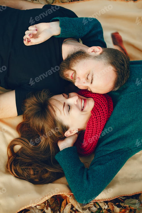 Preview: Elegant couple spend time in a autumn park