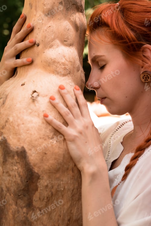 Preview: Woman hugging old tree