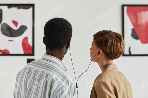 Preview: Couple Looking at Modern Art
