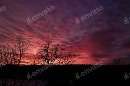 Preview: Tranquil evening sky featuring a magnificent sunset with a red-tinted hue. Nominingue