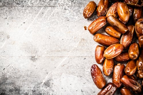Preview: A pile of ripe dates on the table.