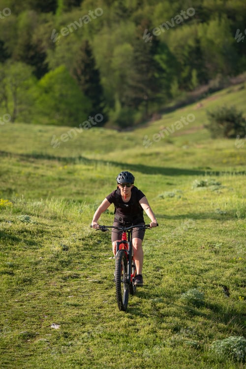 Preview: Female cycling on her mountain bike
