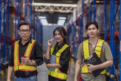 Preview: Warehouse worker working in warehouse storage.