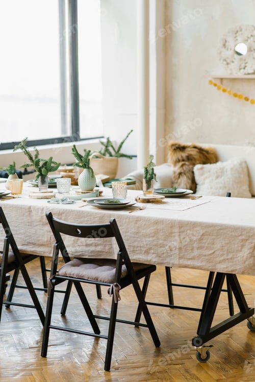 Preview: Scandinavian comfort in the dining room on Christmas eve. Festive table setting