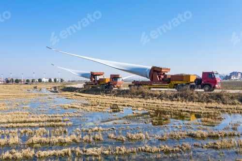 Preview: trucks transporting large wind turbine blades