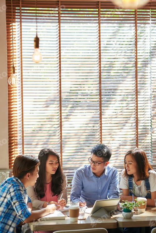 Preview: Meeting in cafe