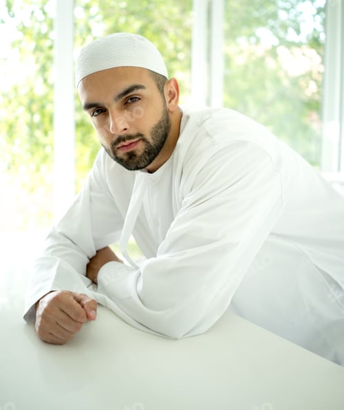 Preview: Arabic Young Businessman Posing In Office