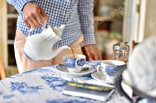 Preview: Drinking tea