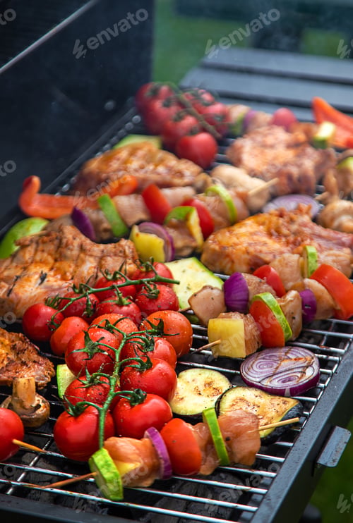 Preview: Vegetables and meat are grilled. Selective focus.
