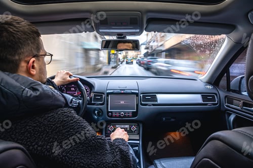 Preview: Hands on the wheel when driving at high speed from inside the car.