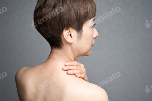 Preview: Middle-aged Japanese woman suffering from stiff shoulders